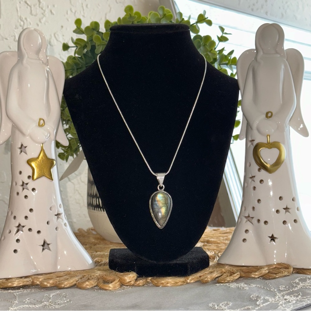 NWOT| FIERY LABRADORITE PENDANT NECKLACE| 925 sp| SIZE 18”‎